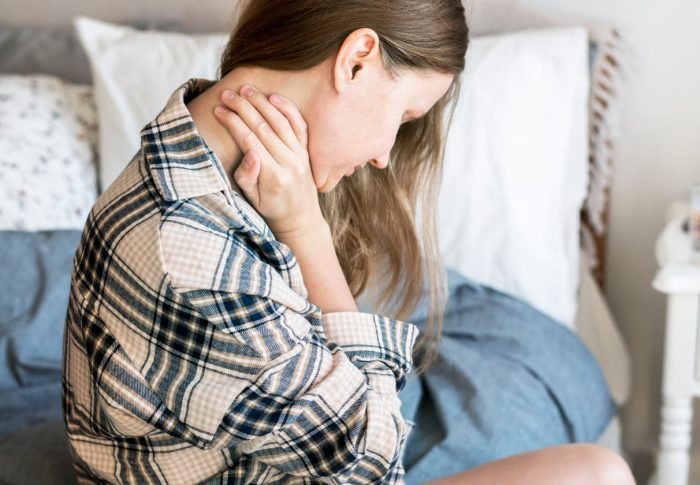 1-caucasian-girl-wake-up-with-neck-pain-(1)